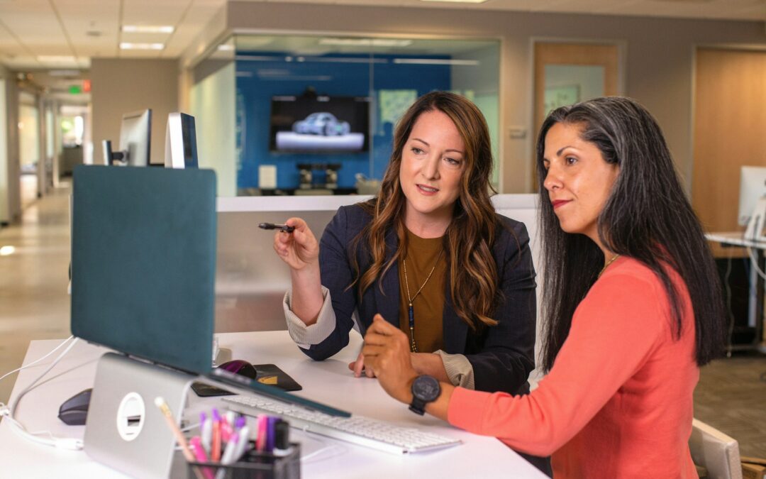 Femme entrepreneure accompagnée par un coach mindset pour briser le plafond de verre et réussir grâce au programme Oser Réussir »